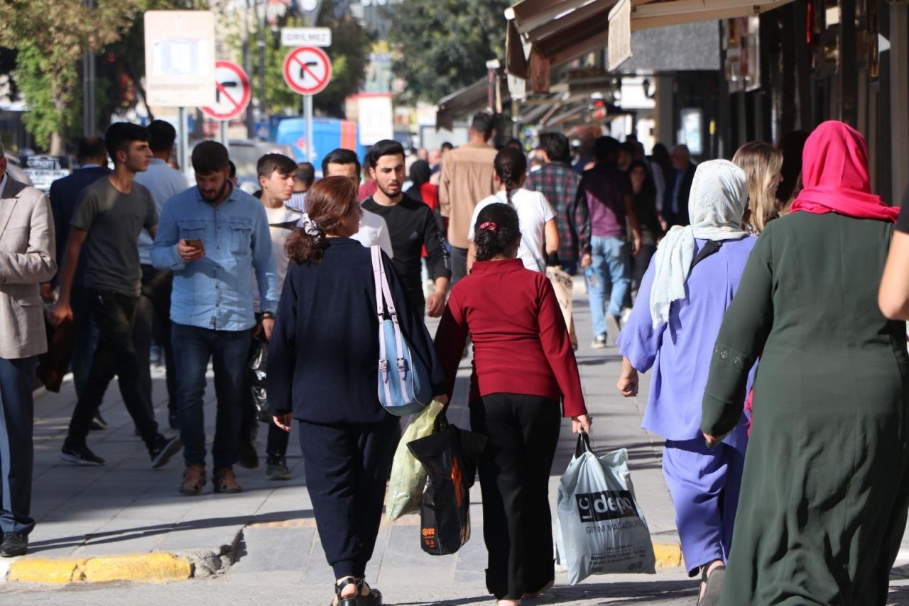 İranlı turistler Van’a akın etti, otellerde yer kalmadı 6
