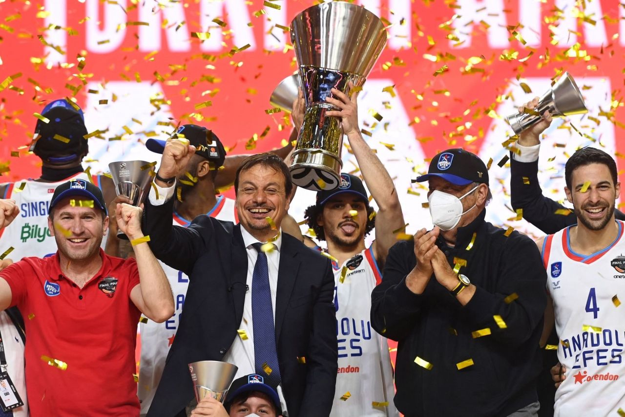 Ergin Ataman bir ilki başarmak istiyor! Bir kez daha EuroLeauge şampiyonluğu rekoru getirecek 4
