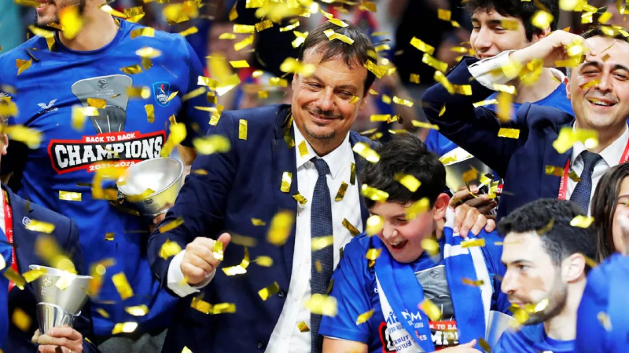 Ergin Ataman bir ilki başarmak istiyor! Bir kez daha EuroLeauge şampiyonluğu rekoru getirecek 10