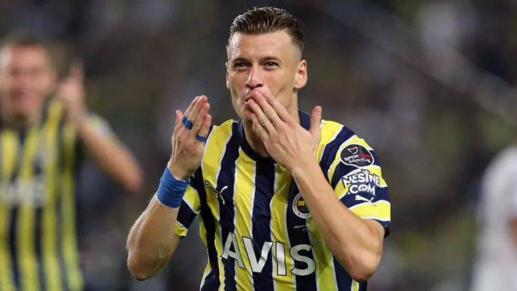 Fenerbahçe'nin yıldızı Ezgjan Alioski, Beşiktaş derbisine bileniyor: Hep birlikte savaşacağız 8