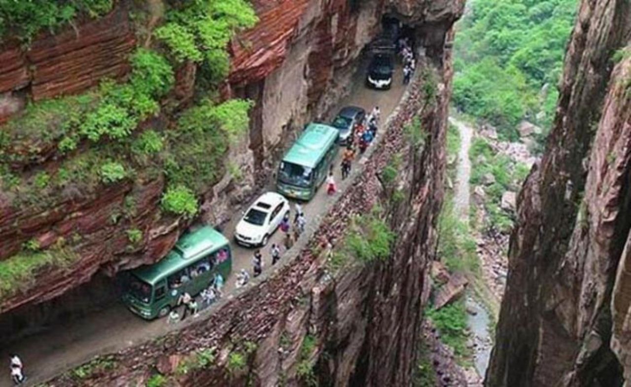 Dünyanın en tehlikeli yolları! Türkiye’den de bir yol listede 5