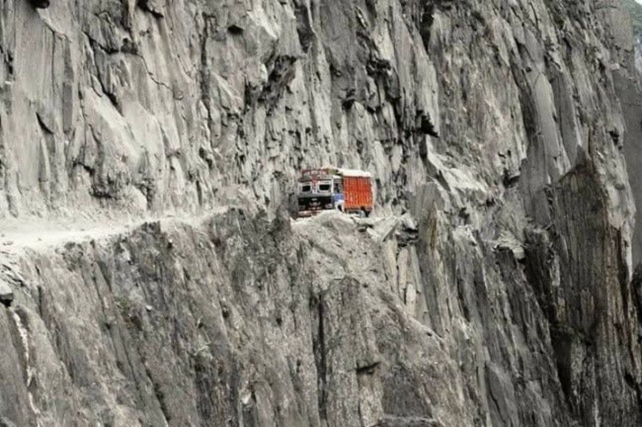 Dünyanın en tehlikeli yolları! Türkiye’den de bir yol listede 7