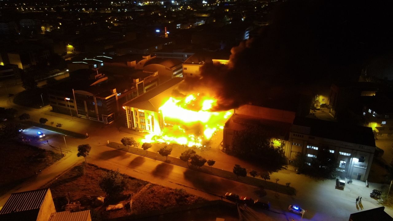 Bursa'da korkunç yangın! Alevler şehrin her yerinden görüldü... 1