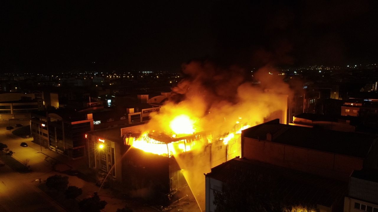 Bursa'da korkunç yangın! Alevler şehrin her yerinden görüldü... 2