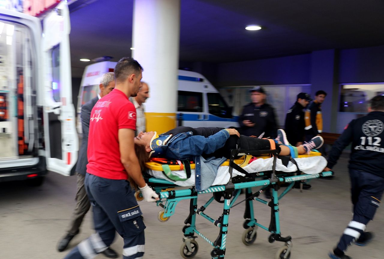 Cenazeye gidiyorlardı... Erzincan'da midibüs devrildi! Çok sayıda yaralı var.... 3