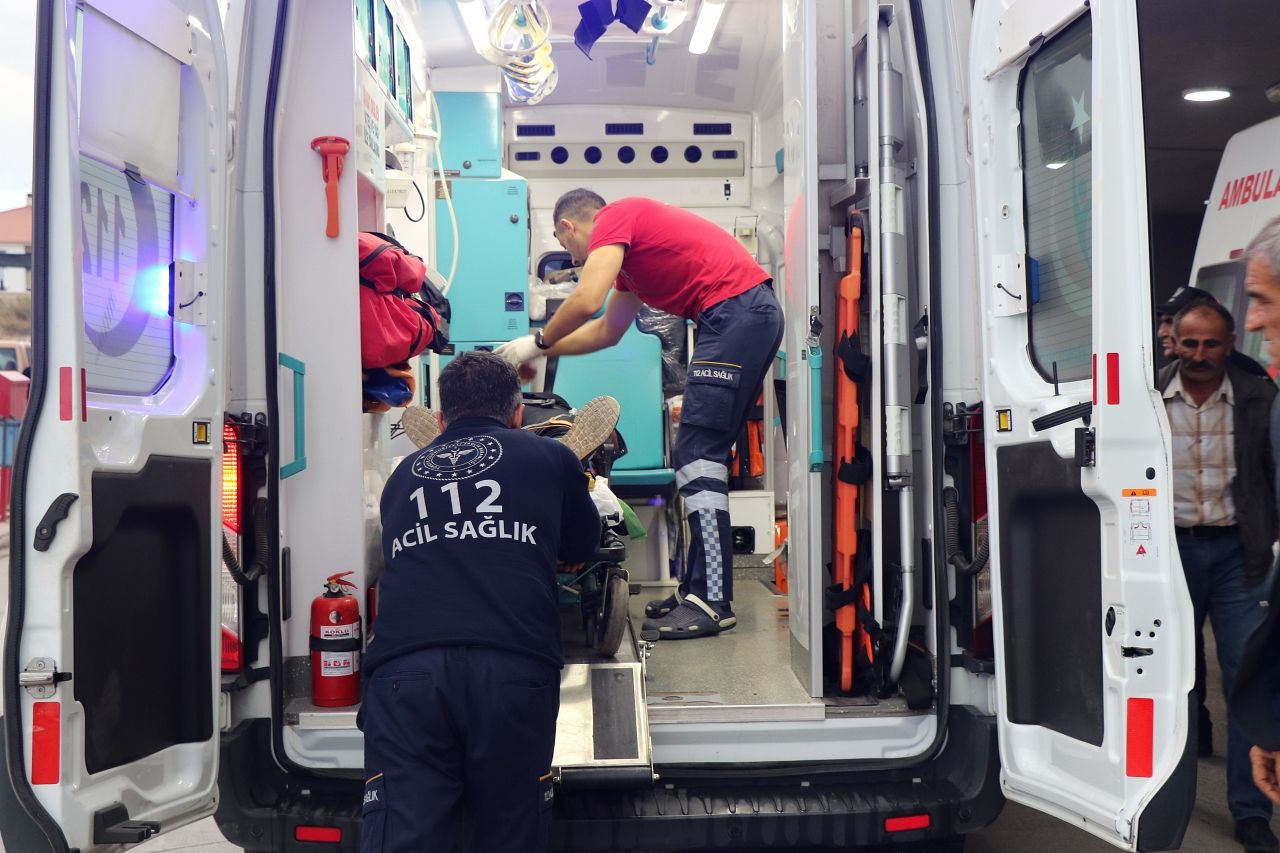 Cenazeye gidiyorlardı... Erzincan'da midibüs devrildi! Çok sayıda yaralı var.... 2
