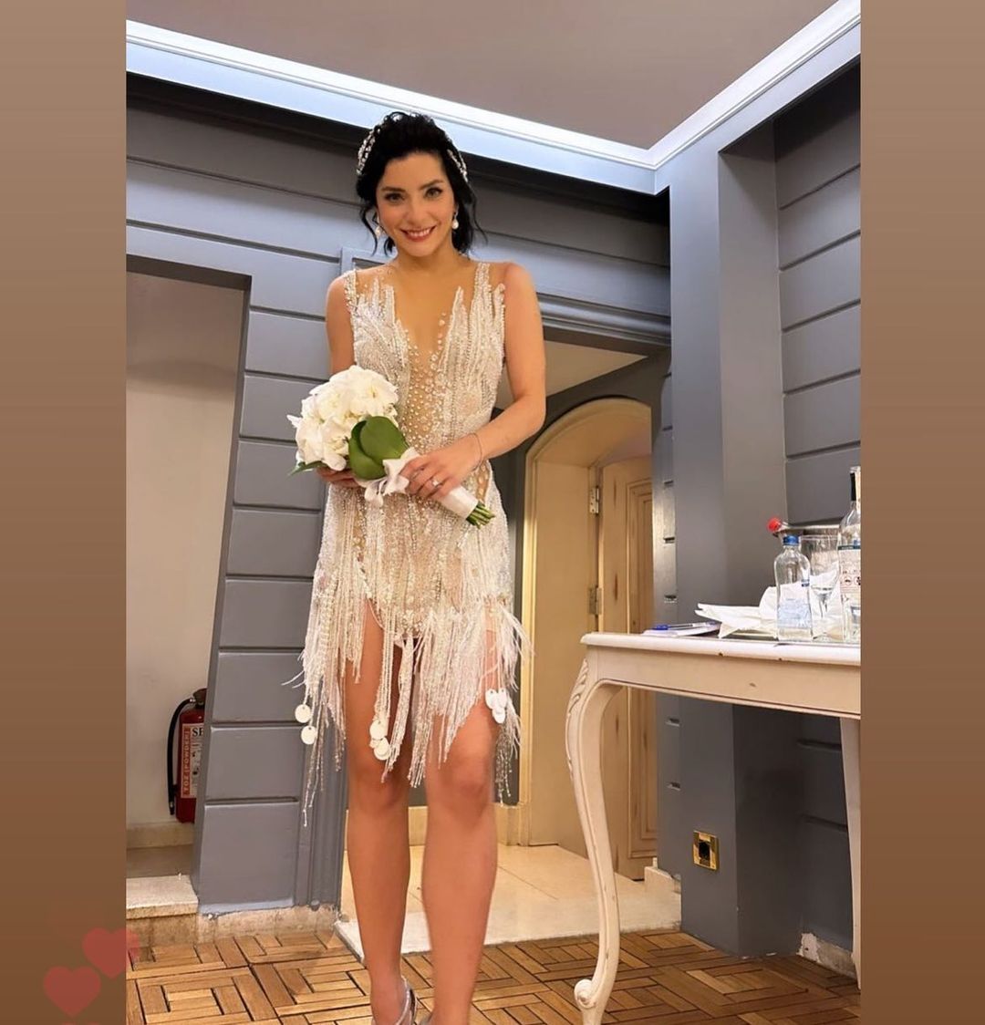 Mert Aydın ile evlenen Merve Boluğur'un gelinlikleri övgü topladı! İşte düğünün detayları 15
