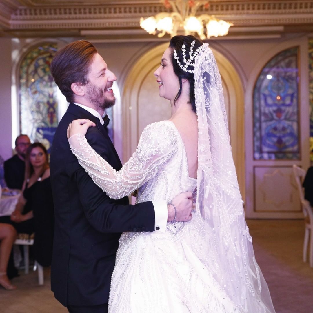 Mert Aydın ile evlenen Merve Boluğur'un gelinlikleri övgü topladı! İşte düğünün detayları 8