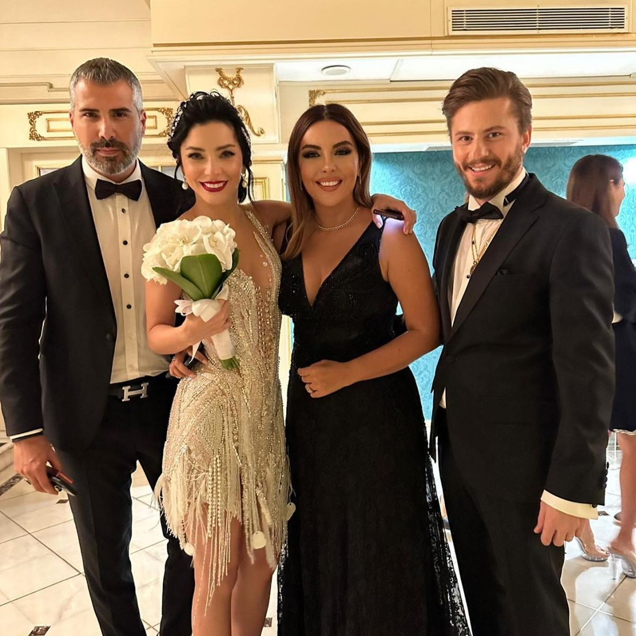 Mert Aydın ile evlenen Merve Boluğur'un gelinlikleri övgü topladı! İşte düğünün detayları 5