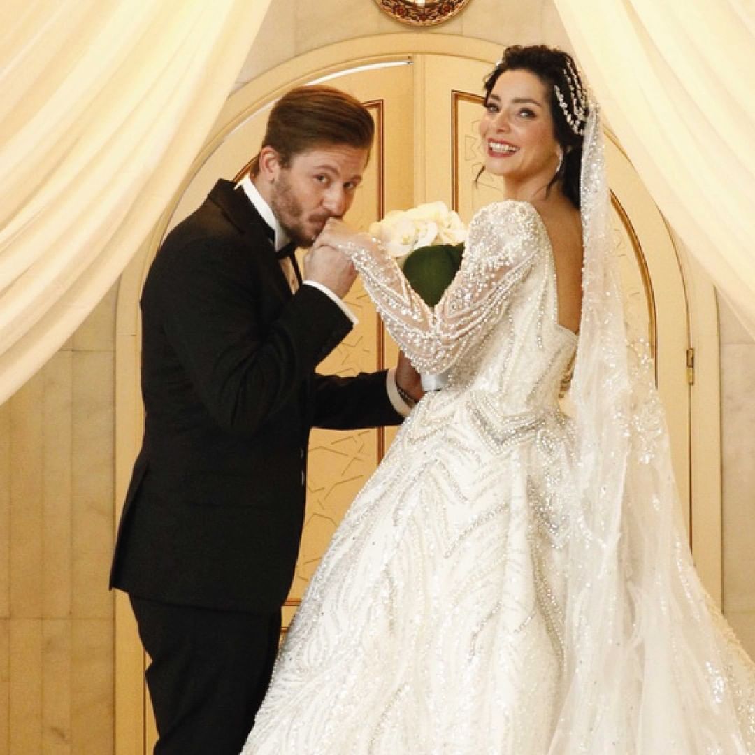 Mert Aydın ile evlenen Merve Boluğur'un gelinlikleri övgü topladı! İşte düğünün detayları 12