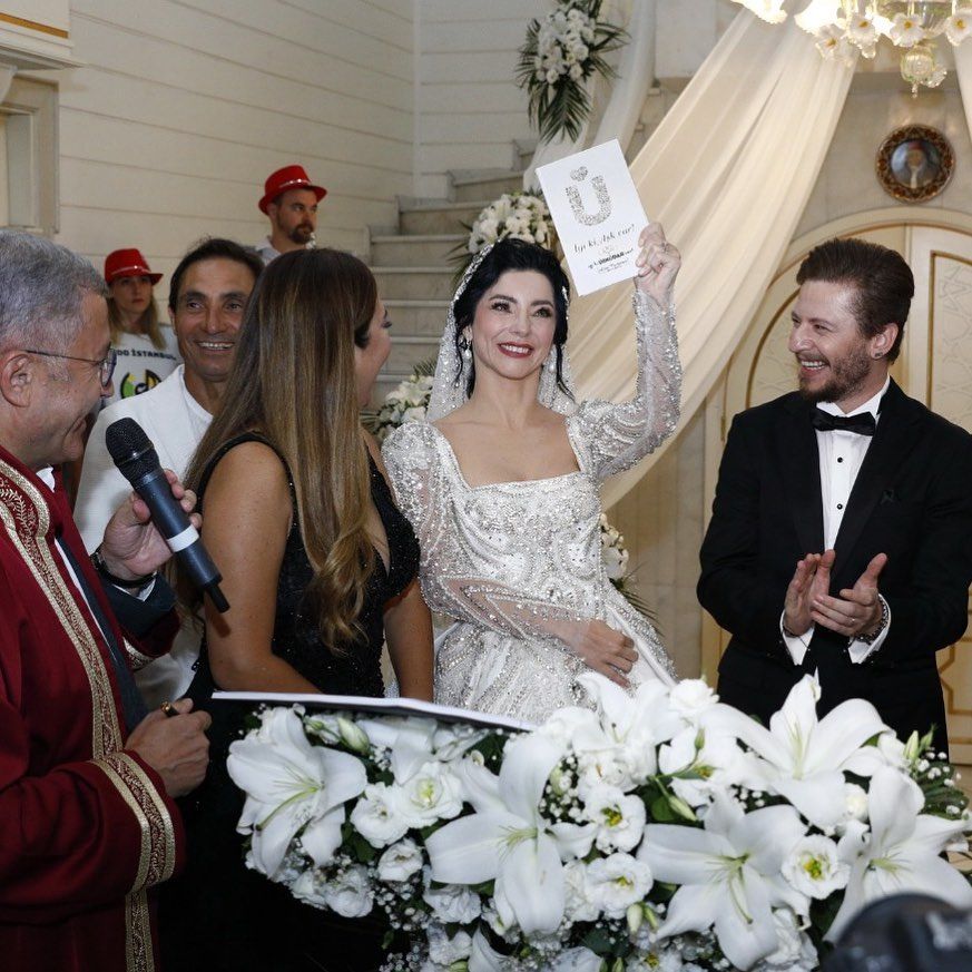 Mert Aydın ile evlenen Merve Boluğur'un gelinlikleri övgü topladı! İşte düğünün detayları 2