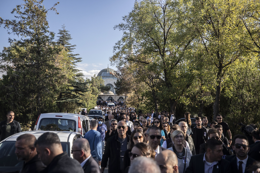 Annesinin söyledikleri yürekleri dağladı... Cinayete kurban giden Onur Şener gözyaşları içinde son yolcuğuna uğurlandı 3