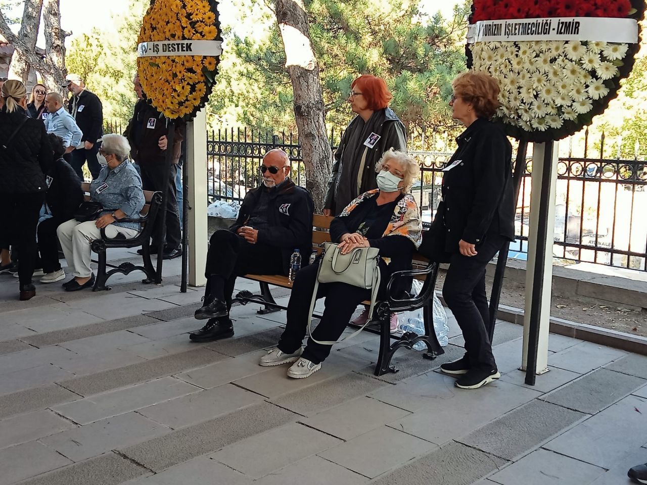 Annesinin söyledikleri yürekleri dağladı... Cinayete kurban giden Onur Şener gözyaşları içinde son yolcuğuna uğurlandı 4