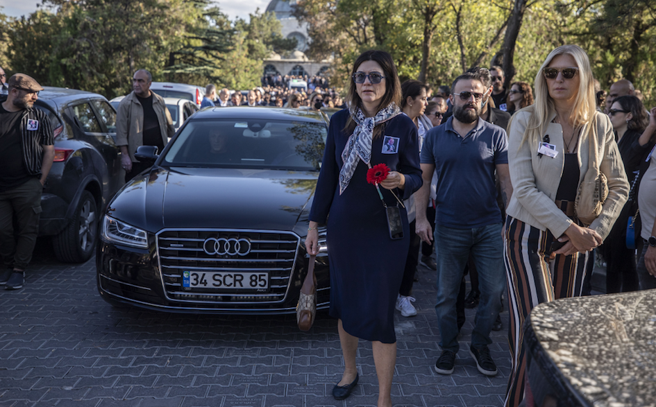 Annesinin söyledikleri yürekleri dağladı... Cinayete kurban giden Onur Şener gözyaşları içinde son yolcuğuna uğurlandı 8