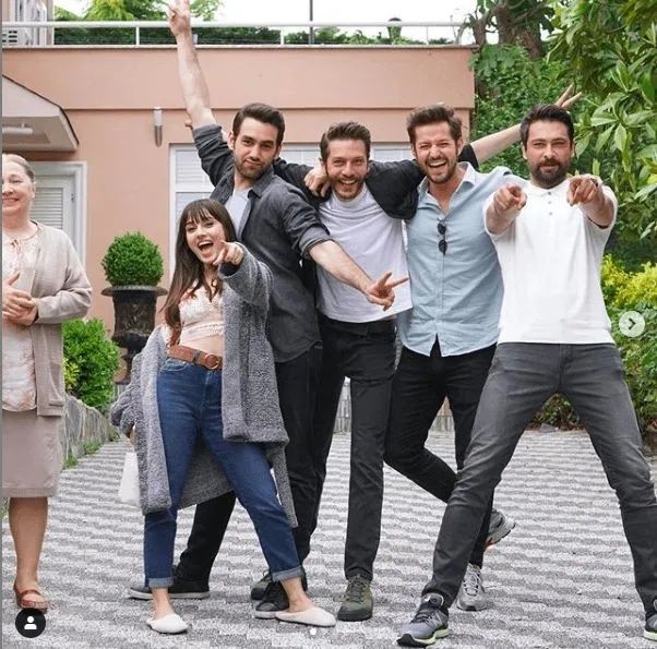 Yasak Elma'da Eski Başrol Geri Dönüyor! Ünlü Oyuncu Kürkçü Dükkanına Dönüyor 14