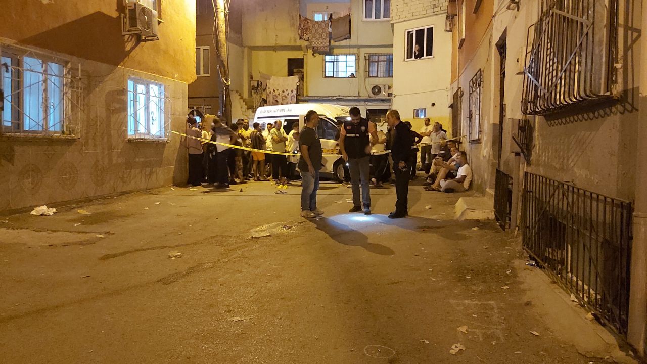 Komşu dehşeti! 'Havaya ateş etme' uyarısı yapan komşusunu sokak ortasında vurdu! 4