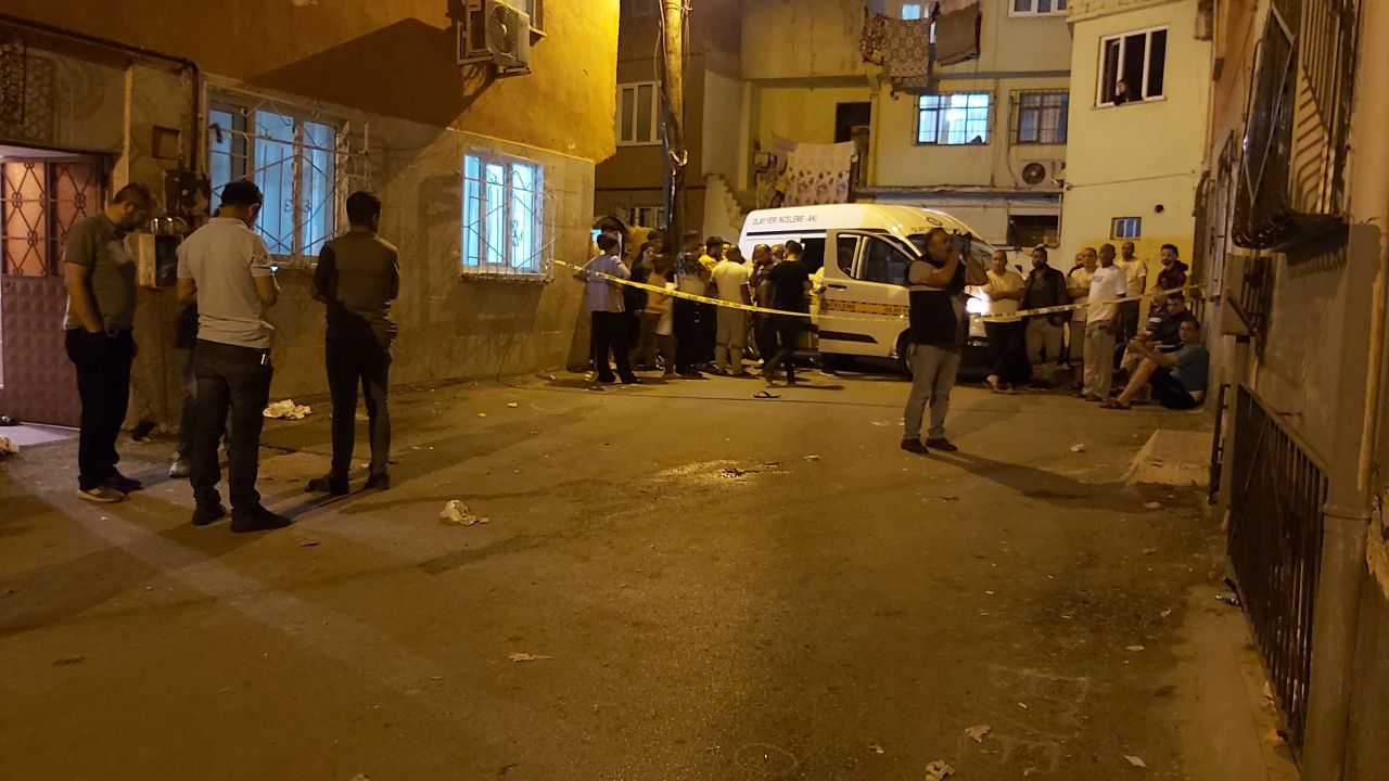 Komşu dehşeti! 'Havaya ateş etme' uyarısı yapan komşusunu sokak ortasında vurdu! 1