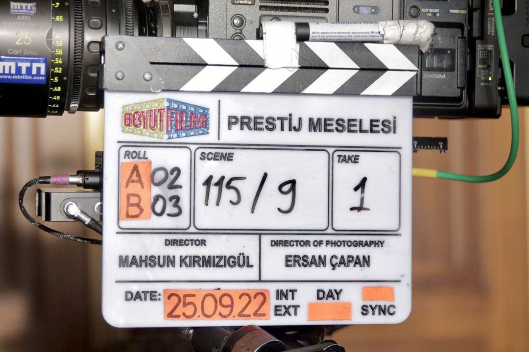 Onu hiç böyle görmediniz! Eser Yenenler, Prestij Meselesi'ndeki rolü için tanınmaz hale geldi 6