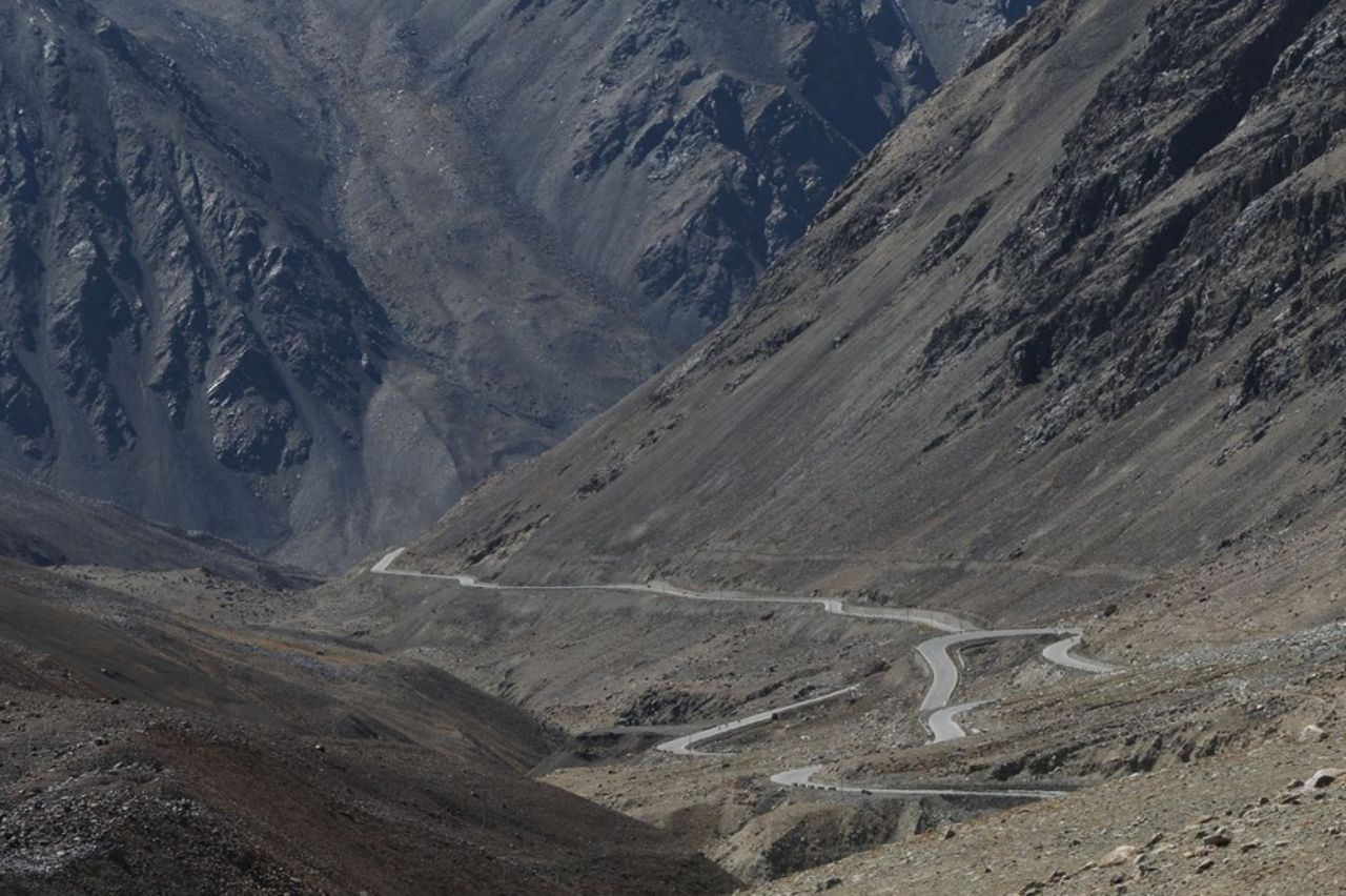 Bu yol 1000'den fazla kişinin ölümüne neden oldu! Dünyanın en tehlikeli yolu Karakurum Geçidi 2