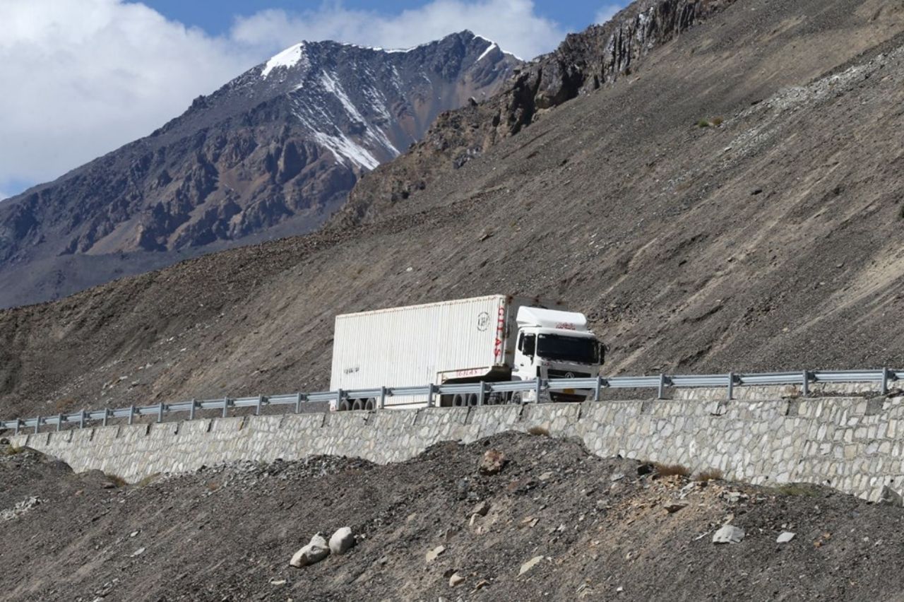 Bu yol 1000'den fazla kişinin ölümüne neden oldu! Dünyanın en tehlikeli yolu Karakurum Geçidi 6