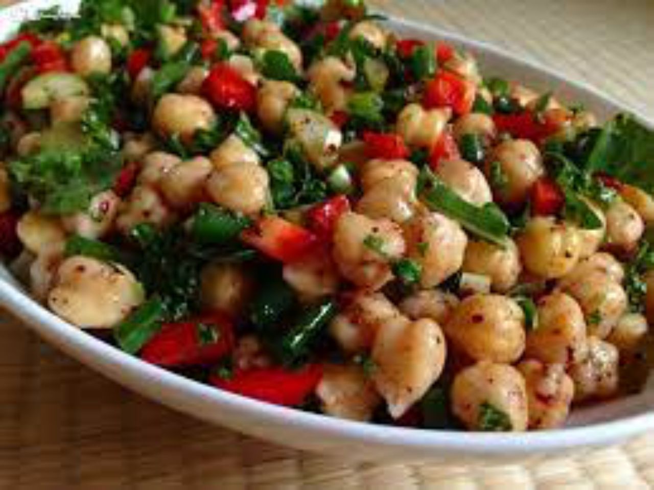 Hem sağlıklı, hem lezzetli, hem de doyurucu! Nohutlu salata nasıl yapılır? 2
