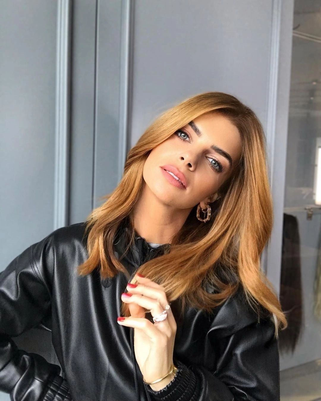 Pelin Karahan Baştan Aşağı Yenilendi! Ünlü Oyuncunun Yeni İmajı ve Stili Büyülüyor 2