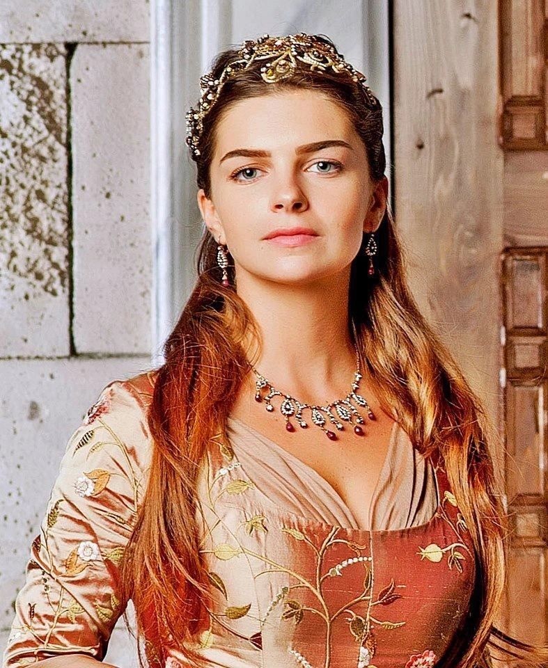 Pelin Karahan Baştan Aşağı Yenilendi! Ünlü Oyuncunun Yeni İmajı ve Stili Büyülüyor 8
