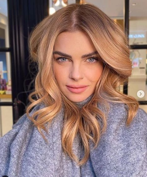 Pelin Karahan Baştan Aşağı Yenilendi! Ünlü Oyuncunun Yeni İmajı ve Stili Büyülüyor 15