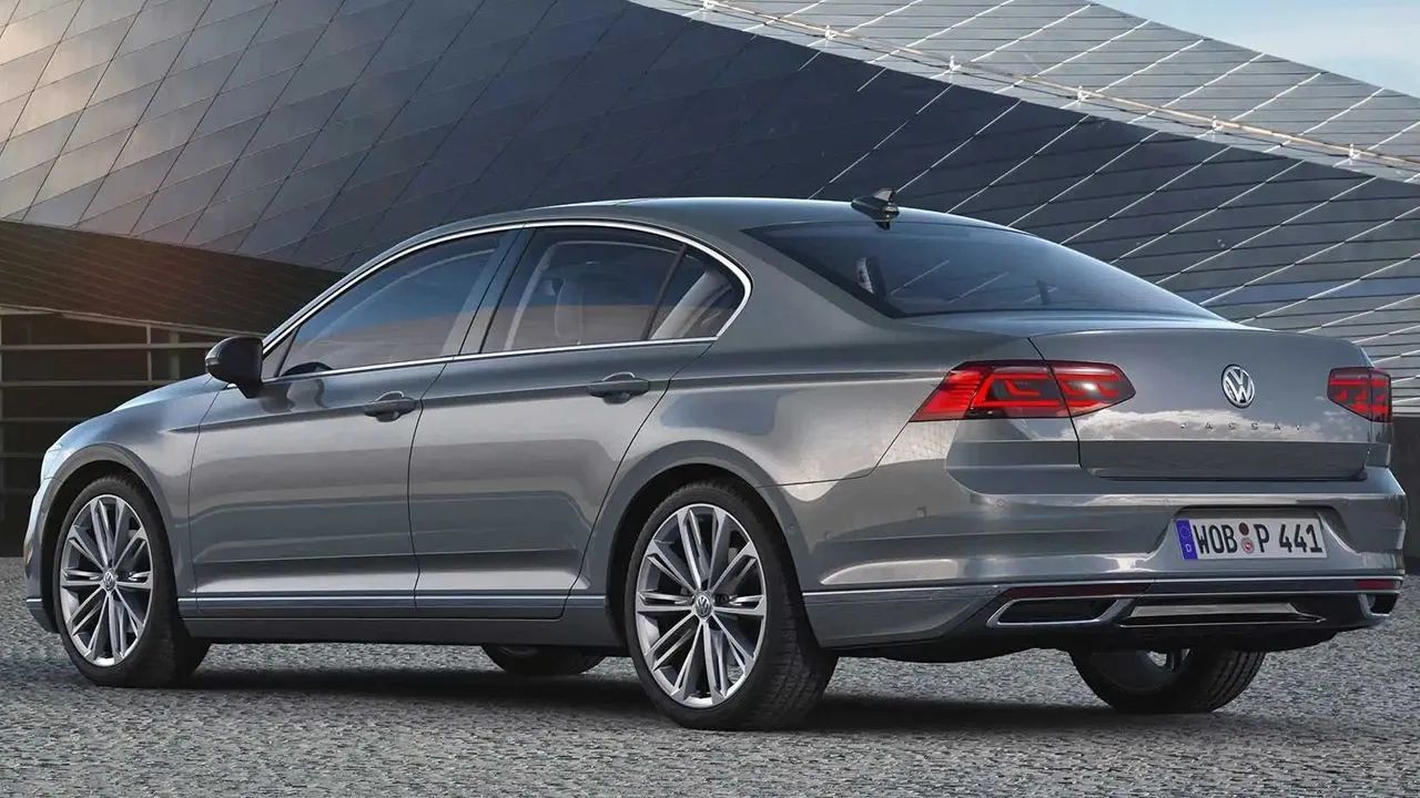 Volkswagen Passat Son Fiyat Listesiyle SUV'lara Kafa Tutuyor! Bu Yılın Sonunda Son Kez Banttan İniyor 2