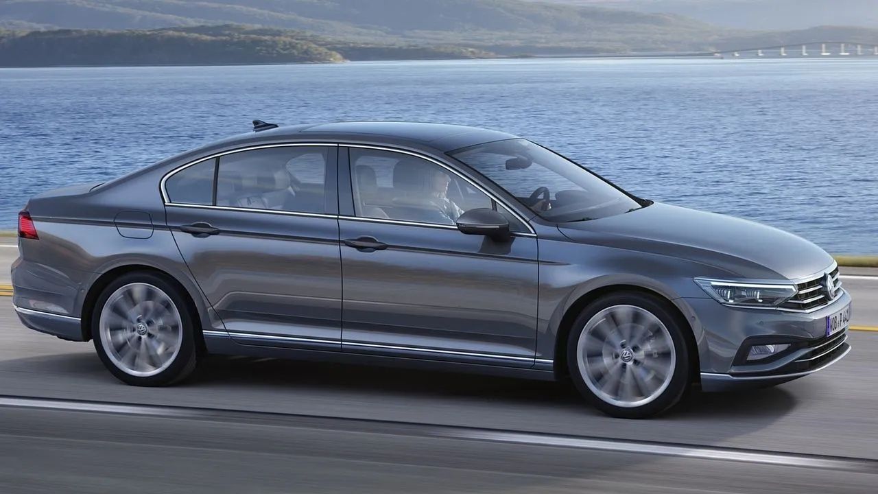 Volkswagen Passat Son Fiyat Listesiyle SUV'lara Kafa Tutuyor! Bu Yılın Sonunda Son Kez Banttan İniyor 7