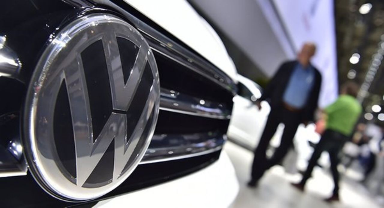 Almanya'da enerji krizi etkisini göstermeye başladı! Volkswagen ısı derecelerini düşürerek, çalışanlarına mont dağıttı 1