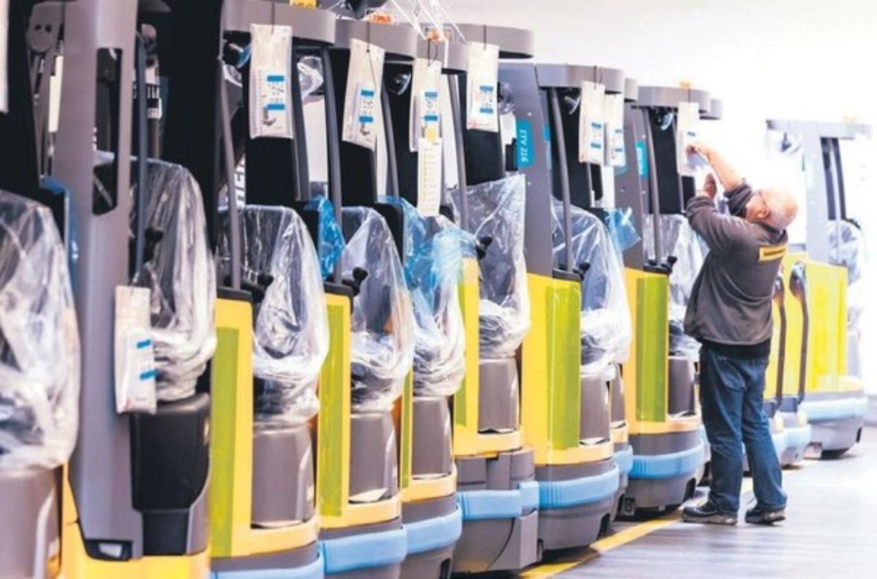 Almanya'da enerji krizi etkisini göstermeye başladı! Volkswagen ısı derecelerini düşürerek, çalışanlarına mont dağıttı 3