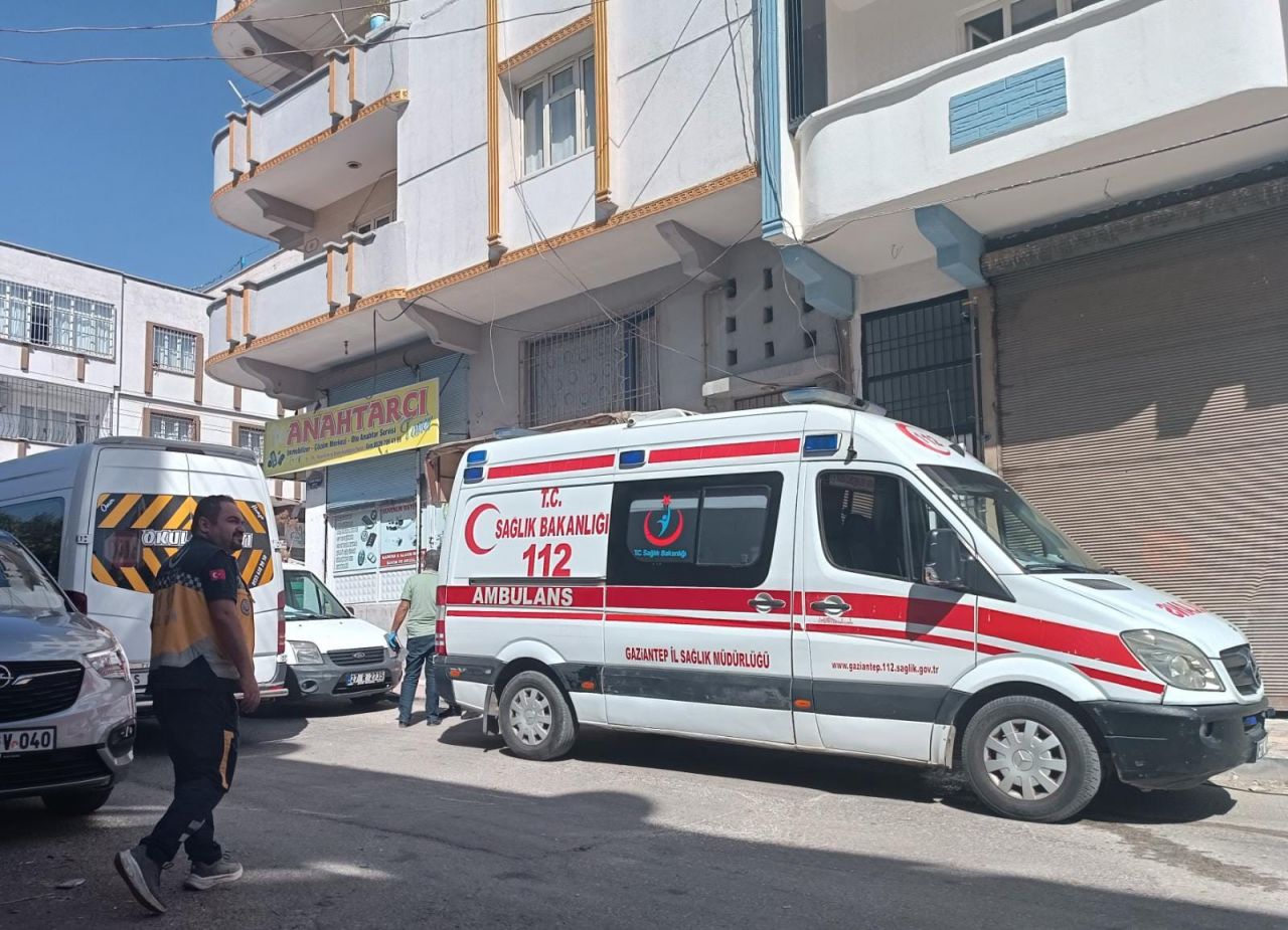 Gaziantep'te kan donduran cinayet: İki aylık bebeği bıçaklayarak öldürdüler! Cenaze evden çıkarılırken yaşananlar yürek yaktı 5