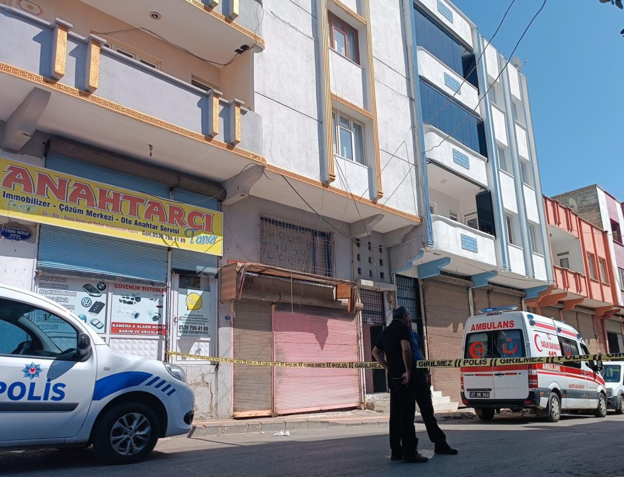 Gaziantep'te kan donduran cinayet: İki aylık bebeği bıçaklayarak öldürdüler! Cenaze evden çıkarılırken yaşananlar yürek yaktı 2