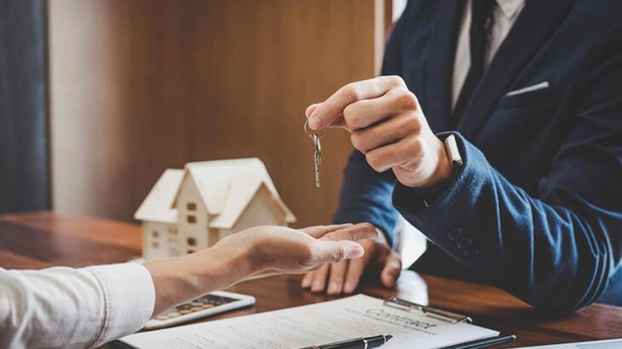 Ev sahiplerinin kiracılardan istekleri bitmiyor! Memur olma ve bir yıllık peşin kira şartlarına yenileri eklendi 1