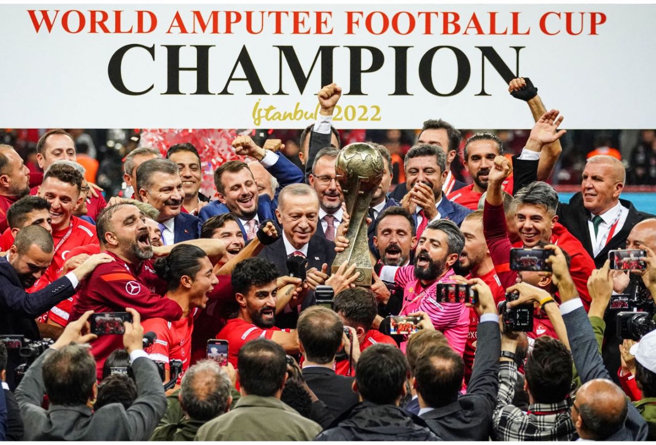Tarihi an tarihi başarı! Kupa Ampute Futbol Milli Takımı’nın ellerinde yükseldi... 11