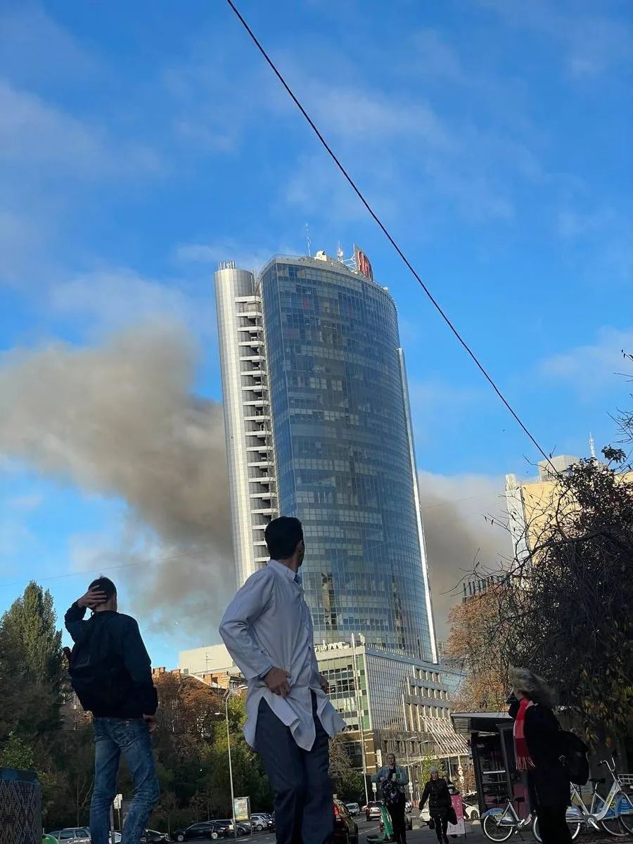 Zelenskiy'nin ofisinin bulunduğu bölge vuruldu! İşte saldırılara ilişkin çarpıcı görüntüler 4