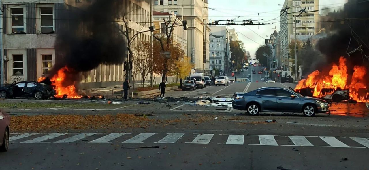 Zelenskiy'nin ofisinin bulunduğu bölge vuruldu! İşte saldırılara ilişkin çarpıcı görüntüler 8