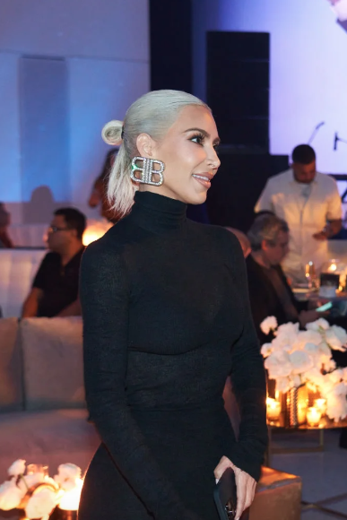 Görenler hayrete düştü! Jennifer Lopez'in cenazede giydiği dekolteli elbisesine tepki yağdı 7
