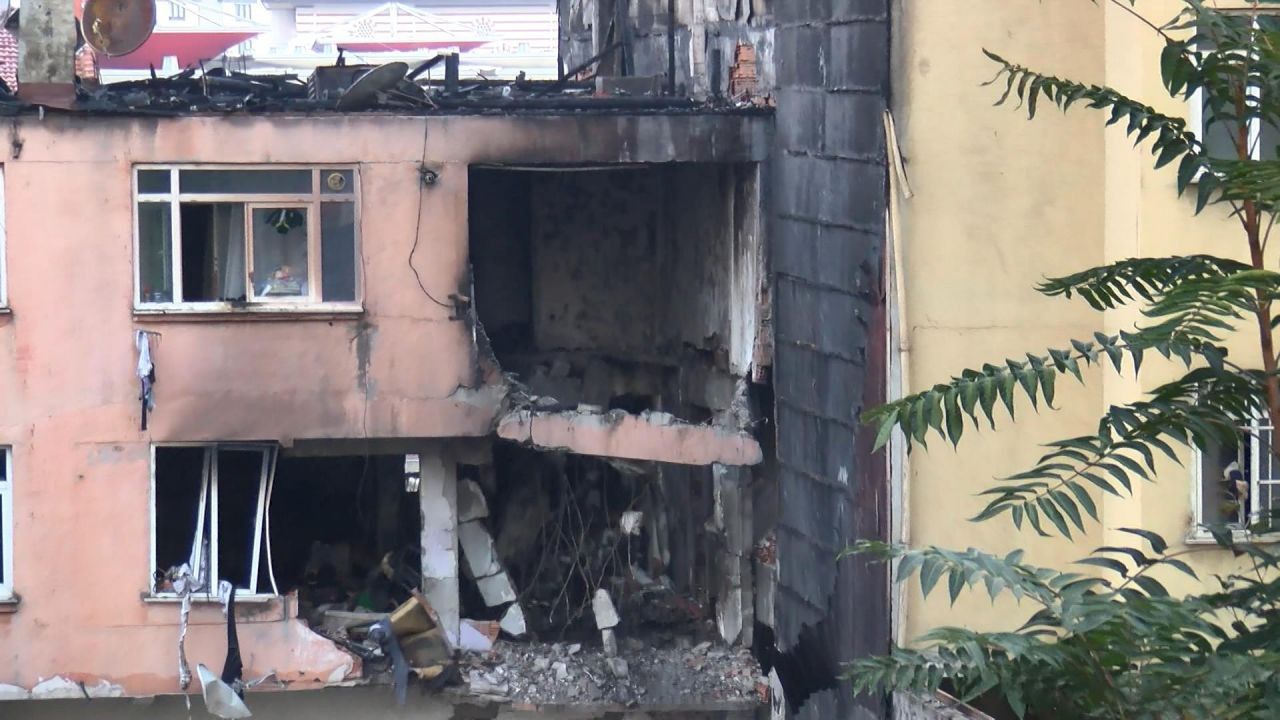 Kadıköy Fikirtepe’de patlama yaşanan ev havadan görüntülendi 1