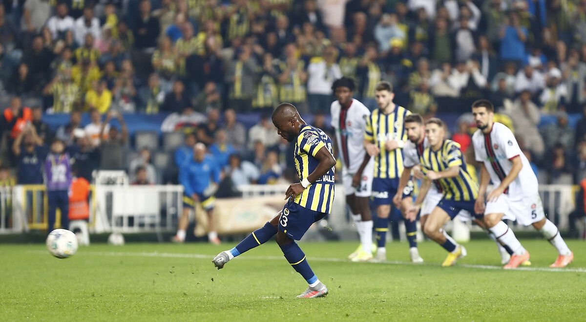 Fenerbahçeli futbolcu Galatasaray'ı solladı 2