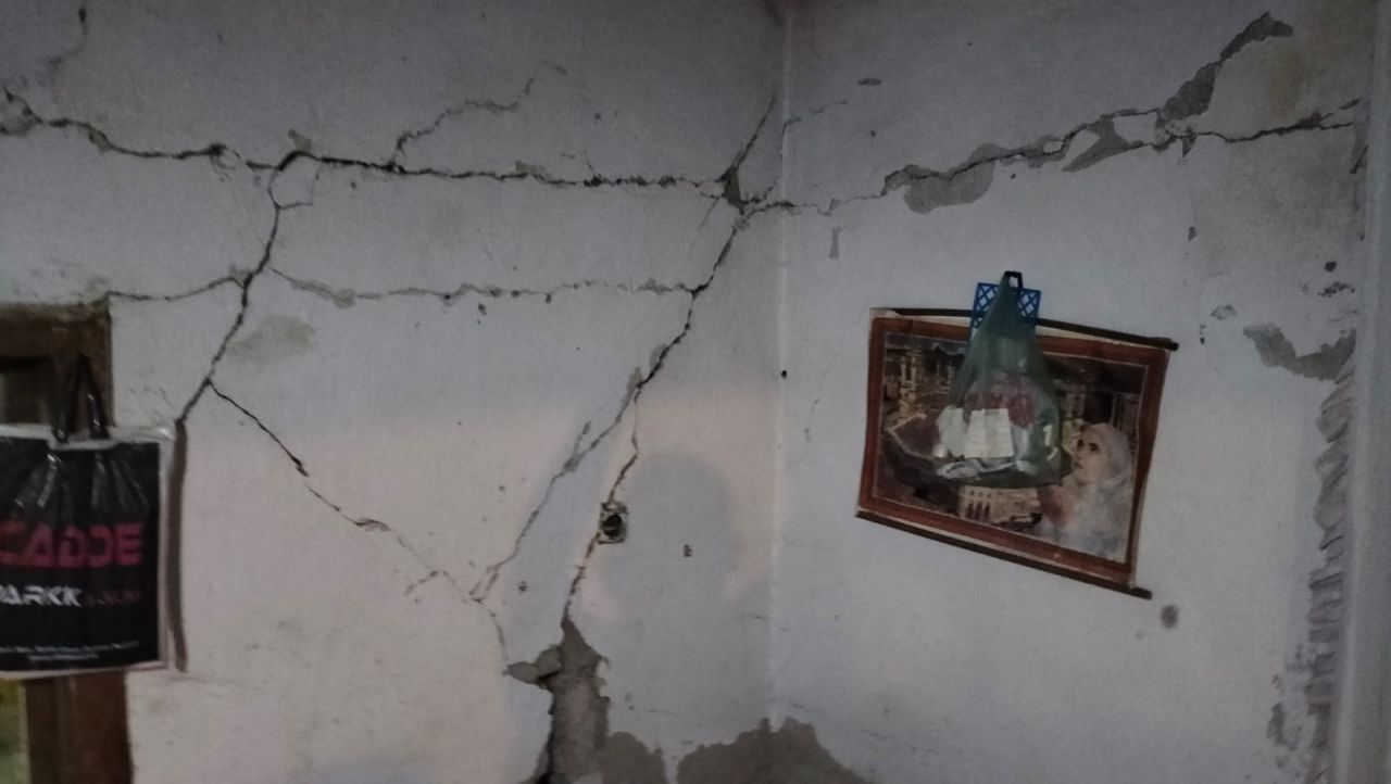 Osmaniye depreminde evleri ağır hasar aldı: O aile büyük korku yaşadı 4