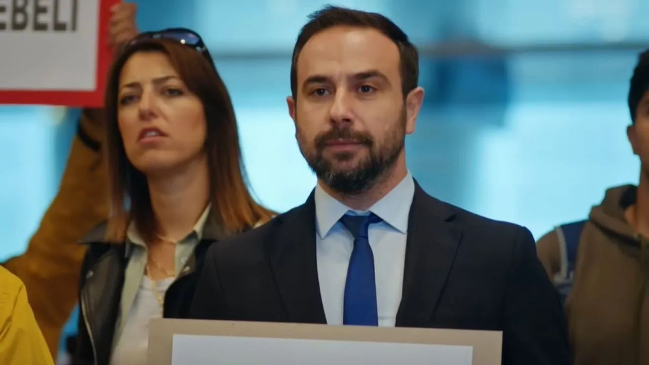 Yasak Elma'da Bir Başrol Daha Veda Etti! Yaşanan Ayrılık Şaşkına Çevirdi 2