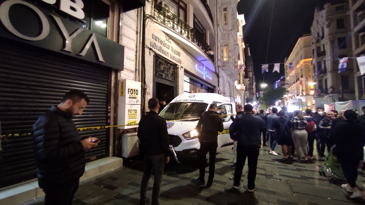 3 ay önce göreve başlamış... İstiklal Caddesi'nde intihar girişiminde bulunan polis memurunda acı haber geldi! 1