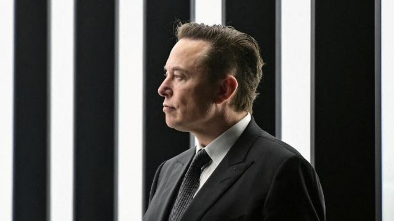 Teknoloji ve otomobil sektöründen sonra Elon Musk güzellik sektörüne girdi! İlk parfümünün adı "Yanık Saç" 3