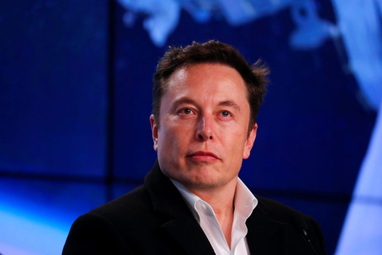 Teknoloji ve otomobil sektöründen sonra Elon Musk güzellik sektörüne girdi! İlk parfümünün adı "Yanık Saç" 5