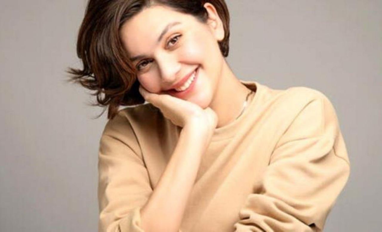 Bergüzar Korel’in yeni imajı hayranlarından tam not aldı! İşte Bergüzar Korel'in yeni tarzı 2