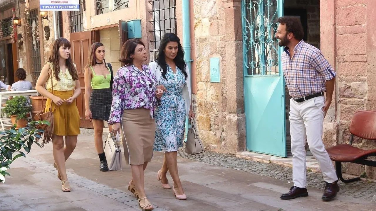 Üç Kız Kardeş'te Dengeler Bozuldu! Türkan'ın Bu Halini Hiç Görmediniz! 2