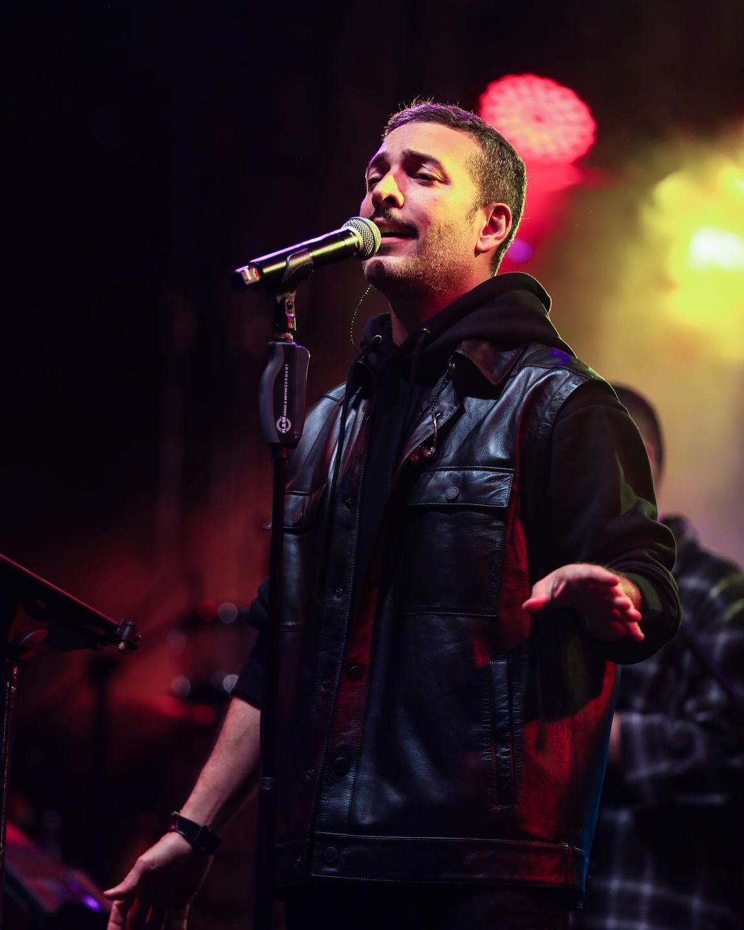 Oğuzhan Koç'un yeni imajı Freddie Mercury'e benzetildi 4