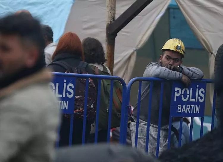 Bartın'daki maden patlamasından geriye kalan acı görüntüler! 26